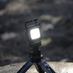 Linterna LED Recargable Multiusos – Imán, Trípode, Destapador y Más